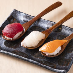 寿司 ３種盛り（まぐろ、たい、サーモン）