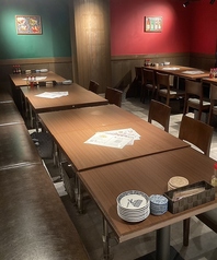 隠れ家的点心ダイニングで仕事終わりの1杯！おすすめの前菜は、特製のポテトサラダです。自家製のそぼろと濃厚な卵黄が絶妙に絡み合い、まろやかな味わいが楽しめます。お酒のお供にもぴったりで、まずはこれを味わってみてください。隠れ家的な雰囲気の中で、大切な人との特別な時間を過ごせる場所です。