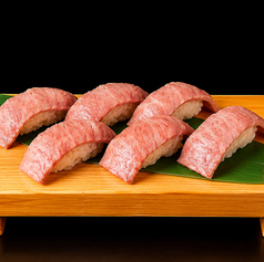 【大人気】口の中に入れた途端にトロける肉寿司