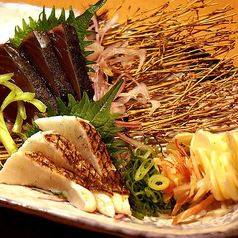 ブリとカツオの豪快藁焼き盛り