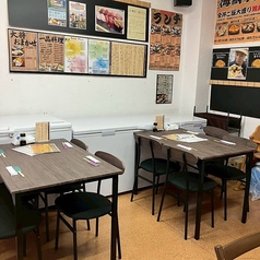 4名×2卓です。ベビーチェアございます。