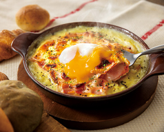 【グラタン＆ドリア】とろけるたまごとベーコンのカルボナーラ風ドリア