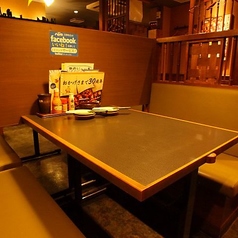 お気軽な飲み会におすすめな4名掛けです！間仕切りを外せば大人数での利用も可能です♪