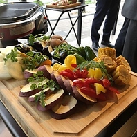旬の食材と炭火で仕上げるBBQの魅力を堪能