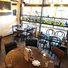 テーブルのアレンジが可能ですので、中規模のご宴会やグループでの飲み会など、お客様の人数に合わせて柔軟に対応いたします。