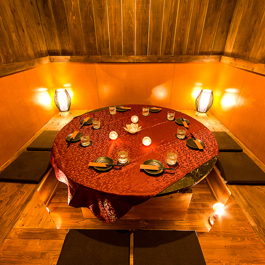 人気の円卓席はお早めの予約をお勧めいたします。