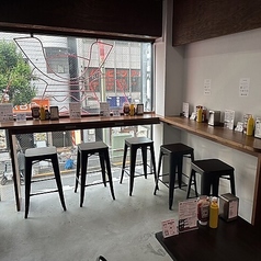 お1人様も気兼ねなくご利用いただけるカウンター席。サクッと食べたい時やデートなどにもオススメです。