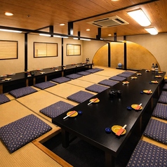 掘りごたつ式個室は4名席×4部屋ございます。人数に応じて繋げることが可能です