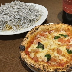 人気のシラスかけ放題パスタや絶品ピザなど充実した料理