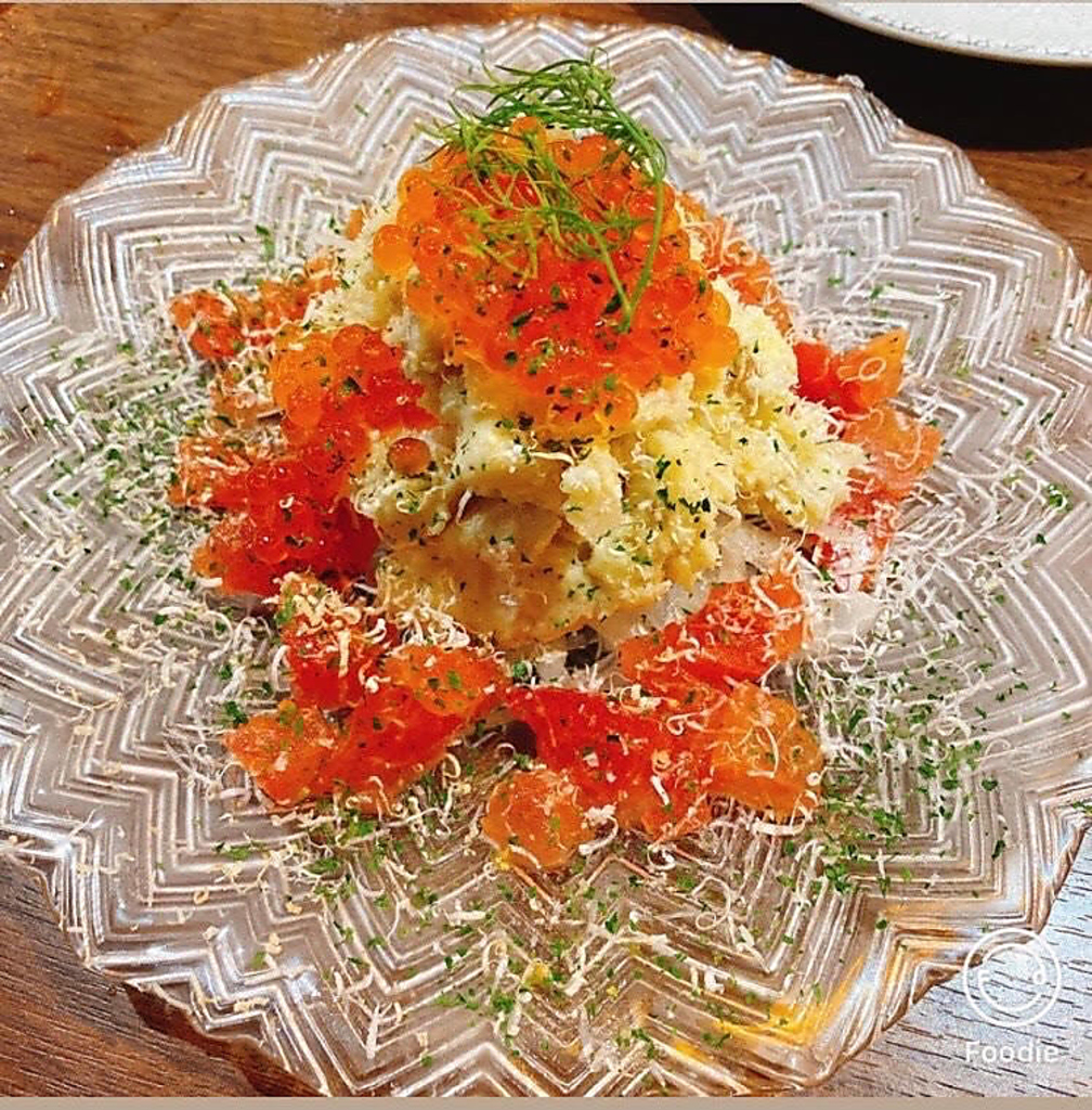 こちらもジャガイモから仕込んだイブリガッコとイクラを乗せた贅沢な大人のポテトサラダです♪