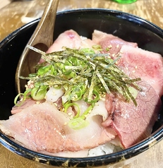 こだわりのコウネに甘めの醤油を使用したどんぶりですの写真