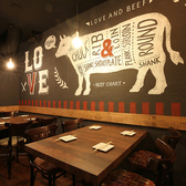 店内は落ち着いたキレイな雰囲気で、各種ご宴会や女子会にピッタリ！かしこまりすぎず、落ち着く大人なインテリアです◎女子会にはオシャレなテーブル席や、靴を脱いでリラックスして過ごせる座敷席がオススメ♪コースメニューはSNS映えもバッチリ♪お酒が苦手な方にはサングリアやノンアルメニューもございます！