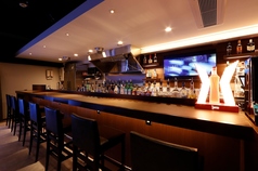 一人でも利用しやすいカウンター席も！お仕事帰りにサクッと一杯いかがですか？バー利用としても〇