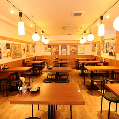 3階には30名様からの中規模宴会や、最大50名様までの大宴会まで、幅広い宴会シーンに対応可能なお部屋をご用意しています。また、大広間貸切に限り、セルフ飲み放題もご利用可能！広間横に設けたドリンクスペースで、お好きなお酒を自分で作って楽しめます！