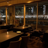 駅や街の夜景を望むお洒落空間 女子会 誕生日 個室 