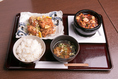 全てのメニューに熱々の四川麻婆豆腐がついてくるランチは、人気メニューがお得に食べられると好評をいただいています。連日行列ができる名物ランチです。