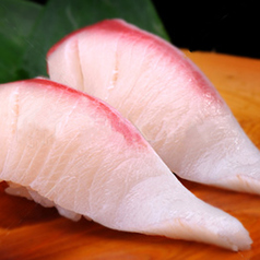季節のブランド魚を赤字大特価でご提供。『大分ヒラマサ』の握り～天然塩添え～