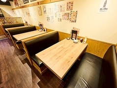 ソファーで居心地がよいお席！