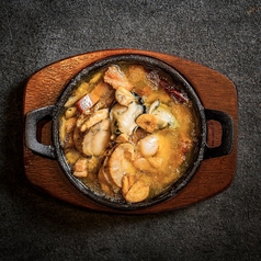 オールブルーアヒージョ〈海老、ホタテ、牡蠣、アサリ〉