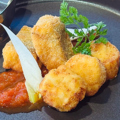 料理メニュー写真 桜鱒と噴火湾産帆立貝のフリット