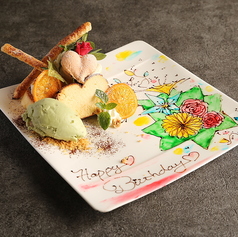 バースデープレートやアニバーサリープレートもご用意可の写真