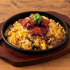 旨辛チキンの鉄板ビビンバ/桜海老と九条ねぎの鉄板チャーハン　各