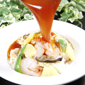料理メニュー写真&nbsp;海老の甘酢ソースおこげ