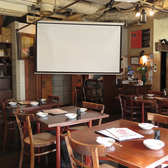 【プロジェクター】大型プロジェクターを完備しており、貸切パーティーや宴会の演出にご利用いただけます
