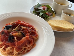 パスタ ランチプレート トマトベース(前菜／パン／スープ／サラダ／ドリンク付)
