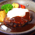 料理メニュー写真 特製デミグラス目玉焼ハンバーグ