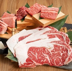 【圧巻のボリューム】ホルモン牛蔵 特選階段盛り合わせの写真