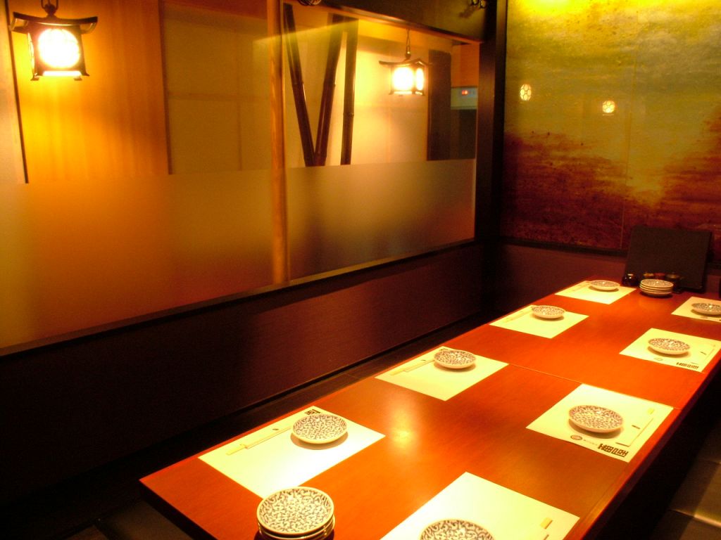 8名個室。掘り炬燵席も、テーブル席もございますので、予約の際にお問い合わせ下さい。