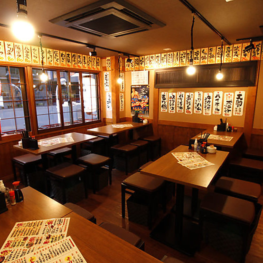 【2Fテーブル席】テレビでスポーツ観戦もできます！お席はご予約も承っております♪