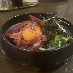 和牛ハツユッケ卵黄タレ