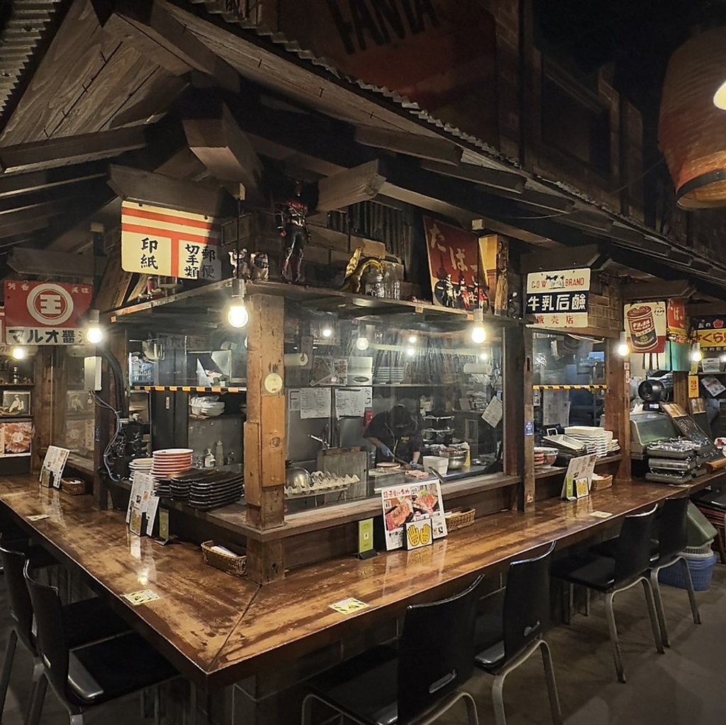 温かみのある店内。いつものメンバーと肩肘張らないひとときを！