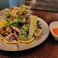 料理メニュー写真&nbsp;レモンと食べる！牛しゃぶとレモンの大盛りサラダ