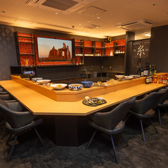 最少8名から最大10名まで貸切利用を受け付けております!1次会の宴会利用から結婚式やパーティーの二次会利用、〆の三次会利用まで様々な用途でお店を使っていただくことができます!