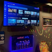 祇園のメインストリートのど真ん中に位置するバーです。気軽に立ち寄れる雰囲気が魅力。プロジェクターも完備しており、スポーツ観戦やイベントを楽しめます。友人と楽しいひとときをお過ごしください！