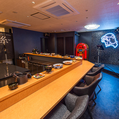 デートや同伴にピッタリの空間をご提供致します！ジュークボックスやネオンが輝くレトロな雰囲気の店内は2人だけの空間を演出します！