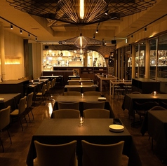 夜は一気にムーディになります。広いため周りも気になりません。