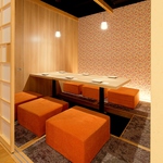 間接照明が美しい個室は連日大人気です。接待や会食、各種飲み会に最適なお席となっております
