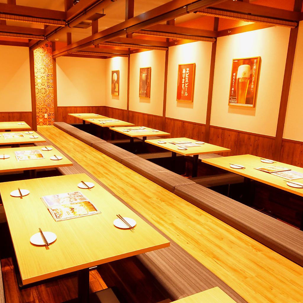 4～50名様と幅広い宴会に利用していただける、掘りごたつ席です！