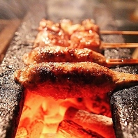 信濃地鶏と比内地鶏を厳選。毎日店で捌き串打ちする逸品