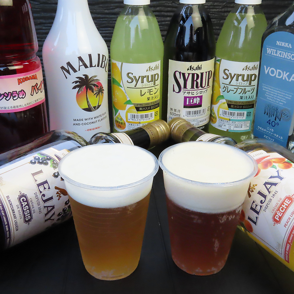 冷えたビールから、ハイボールまで、多彩なドリンクが楽しめます。お得な飲み放題コースもございます