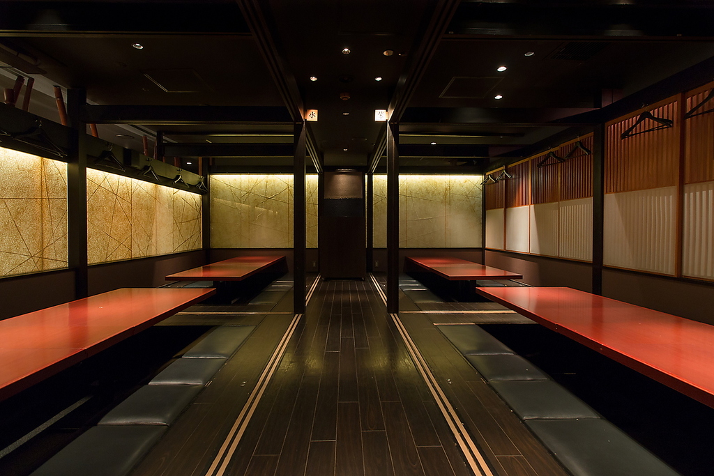 大人数様も大丈夫。最大８０名様のご宴会場がございます。