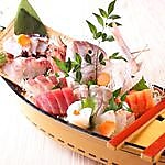 産直鮮魚！市場を介さず独自ルートで仕入れる鮮度の高い魚を召し上がれ。盛り合わせもオススメ♪