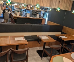 テーブル席のご用意ございます。