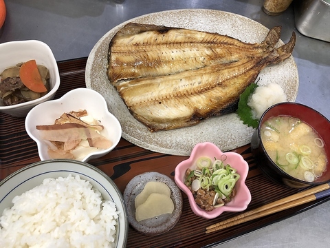 北海道の新鮮な魚を使った定食が人気！