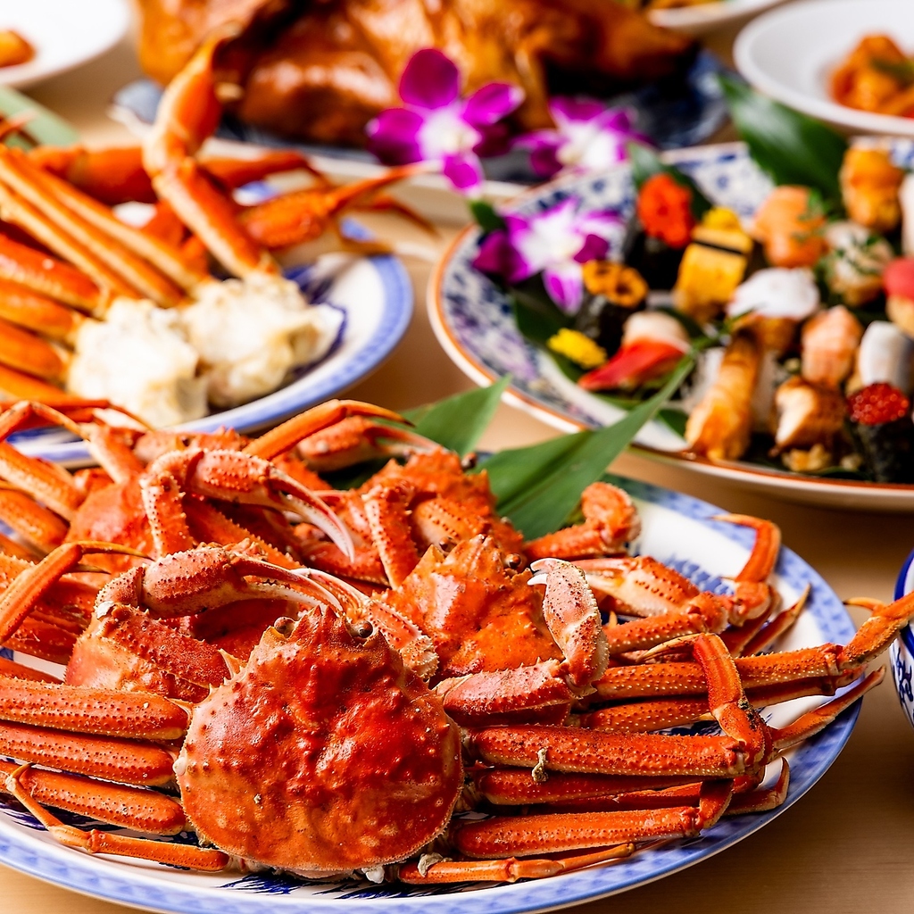 和モダンな空間で、旨味が凝縮されたズワイガニが贅沢食べ放題♪
