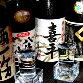【日本酒と焼酎自慢】もちろん日本酒も充実！「加賀鳶」「八海山」など広く多くのお客様に愛される日本酒をご用意しております。「プレミアム飲み放題」ではこれらのドリンクもご注文いただけます。海鮮料理や焼き鳥など和食に合わせてお楽しみください。